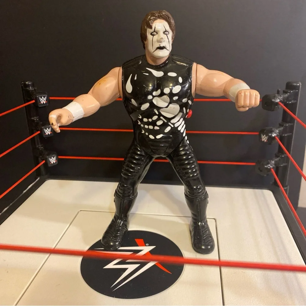 Vintage 1997 Sting WCW Vibrating Wrestling Figure WWE OSFTM See Photos For Flaws